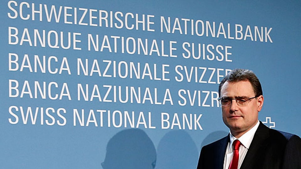 Negativzins - mit dieser aussergewöhnlichen Massnahme will die Nationalbank Druck vom Franken nehmen. Bild: SNB-Präsident Thomas Jordan.