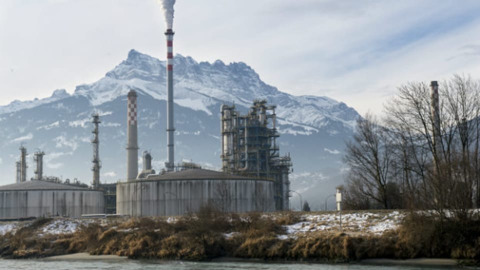 Im Februar 2015 noch in Betrieb: Die Raffinerie in Collombey im Wallis.