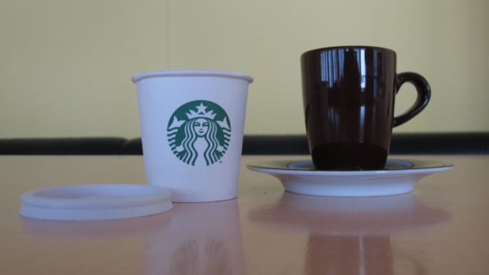 Starbucks - Pappbecher, die neue Tasse.