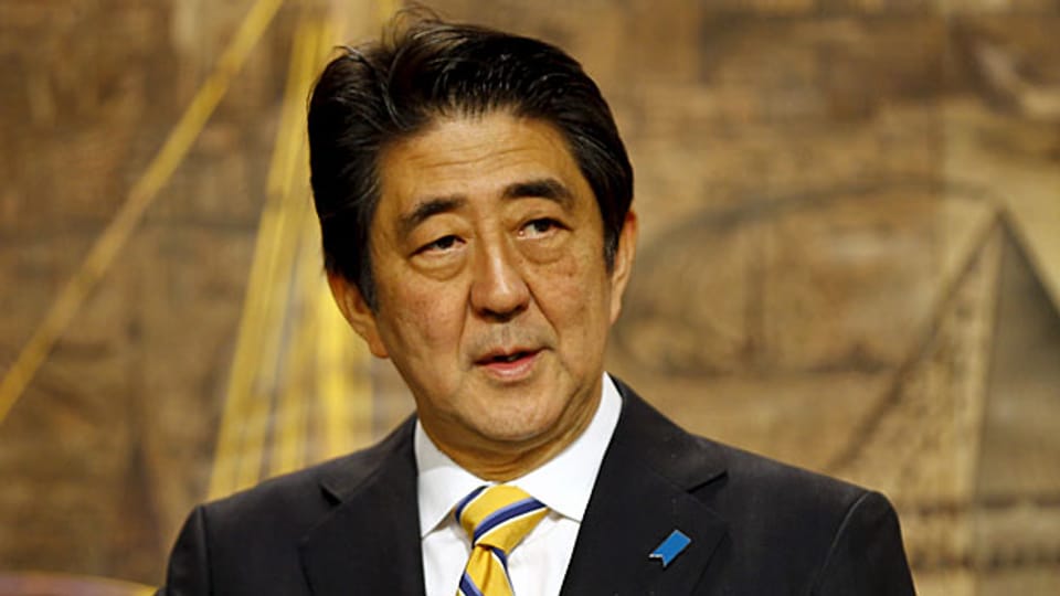 Shinzo Abe gerät zunehmend in Bedrängnis. Mit der japanischen Wirtschaft will es einfach nicht mehr aufwärts gehen.