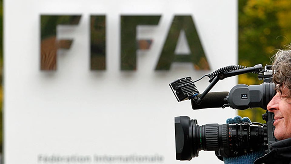Am meisten Geld verdient die Fifa mit den Fernsehrechten für die Fussball-Weltmeisterschaften. Rund die Hälfte der gesamten Einnahmen oder 2.4 Milliarden Dollar waren es bei der letzten WM 2014 in Brasilien.
