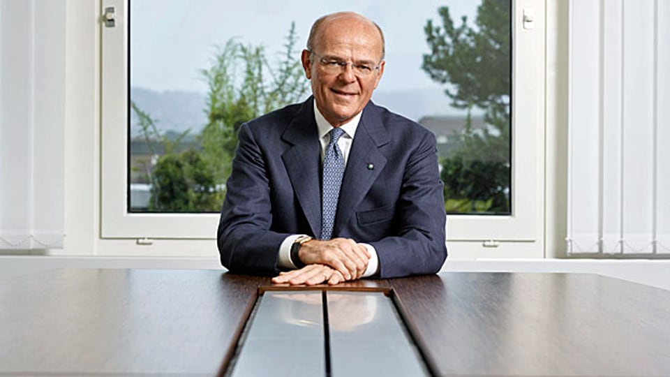 Der Gewinn beim Zurich-Versicherungskonzern ist im ersten Halbjahr 2016 um 22 Prozent zurückgegangen – unter anderem wegen hoher Schadenszahlungen und der Kosten für den Konzernumbau.  Bild: Der neue CEO Mario Greco.