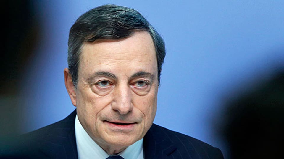 Die EZB lässt die Geldschleusen weiterhin weit offen, und der Leitzins bleibt auf dem Rekordtief von null Prozent.
