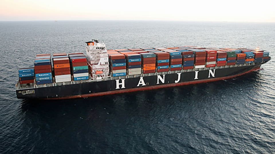 Die internationale Containerschiffahrt steckt ernsten Schwierigkeiten. Zu viele Schiffe, zu wenig Nachfrage.