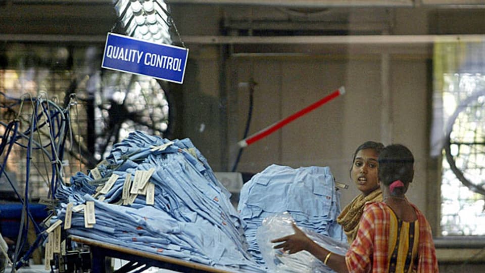 Als Kunde kann man nicht erfahren, ob das begehrte Kleidungsstück im Laden unter der Aufsicht von «Better Work» hergestellt wurde. Ein Label gibt es vorderhand nicht. Für die ILO bleibt noch viel zu tun.