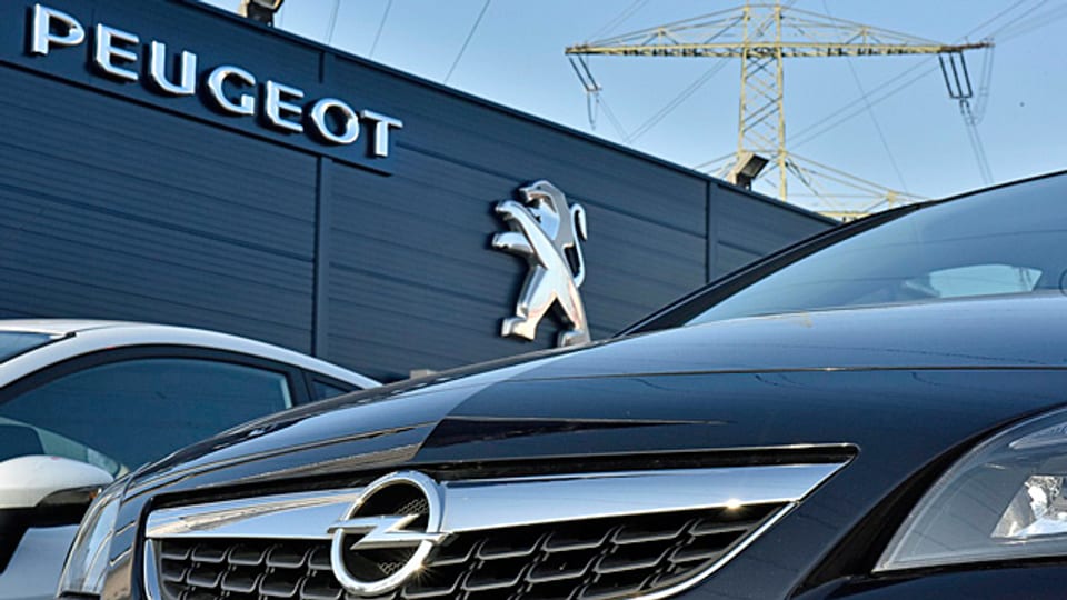 Zum französischen Auto-Konzern PSA Peugeot Citroën könnte bald der deutsche Autobauer Opel gehören.