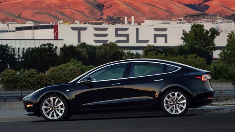 Der neue Tesla 3: Am Freitag wird in den USA das neueste Modell vorgestellt, das auch den finanziellen Durchbruch bringen soll.