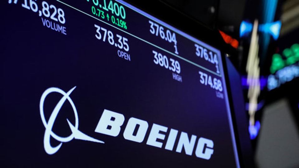 Firmenlogo und Handelsinformationen für Boeing auf dem Bildschirm der New Yorker Börse im März 2019.