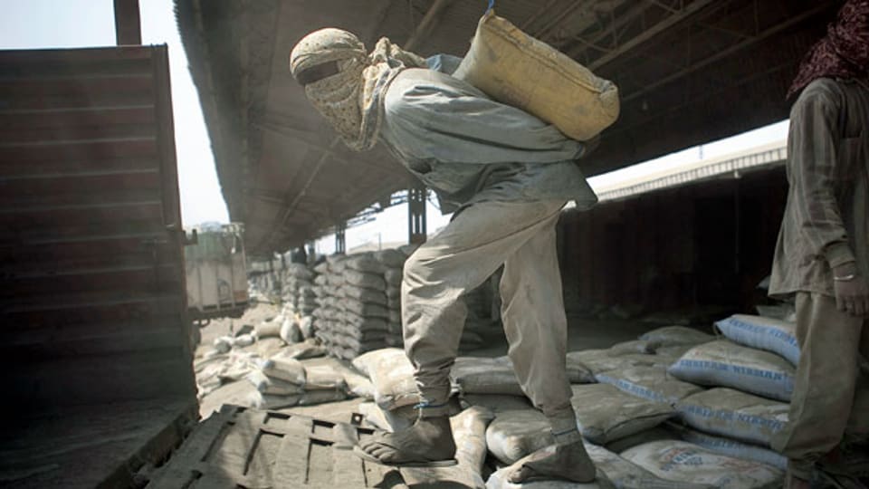 Zement-Arbeiter in Indien.