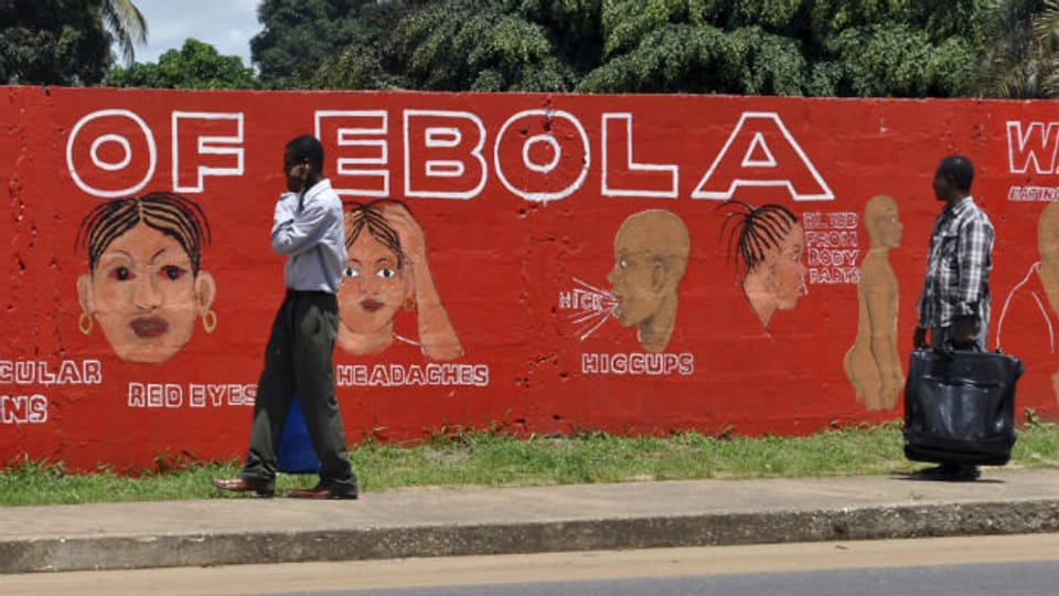 Ebola breitet sich sehr schnell aus. Die Mauer in Monrovia, Liberia, zeigt die Symptome der Krankheit.