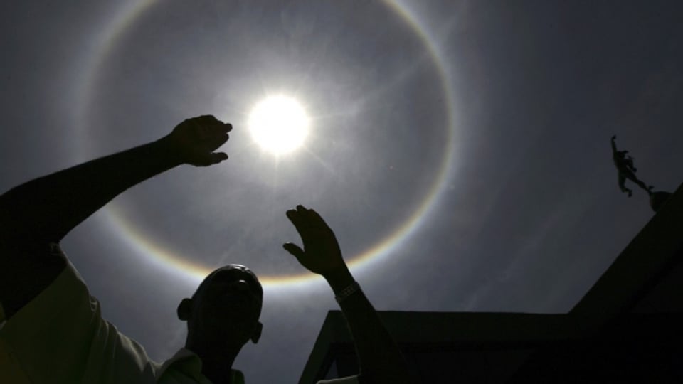Auch wenn das Ozonloch in 50 Jahren weg sein wird, beim Sonnenbad ist immer noch Vorsicht geboten.
