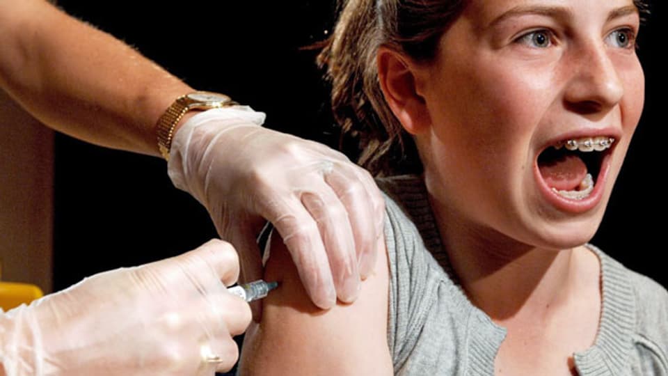 Impfung gegen Gebärmutterhalskrebs. Der Impfstoff soll die Ausbreitung des sexuell übertragbaren humanen Papillomavirus (HPV) stoppen, der Gebärmutterhalskrebs verursacht.