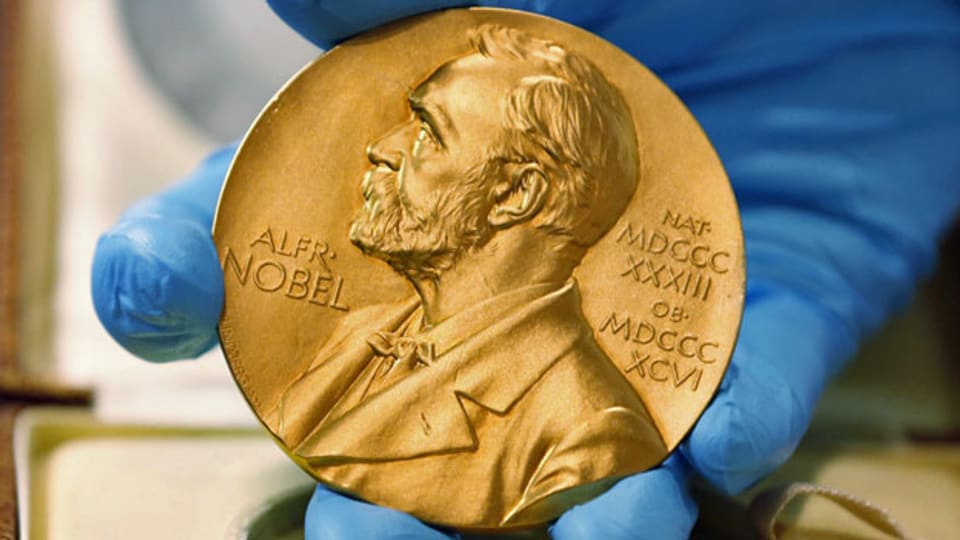 Die Medaille die den Nobelpreisträgern und -trägerinnen verliehen wird.