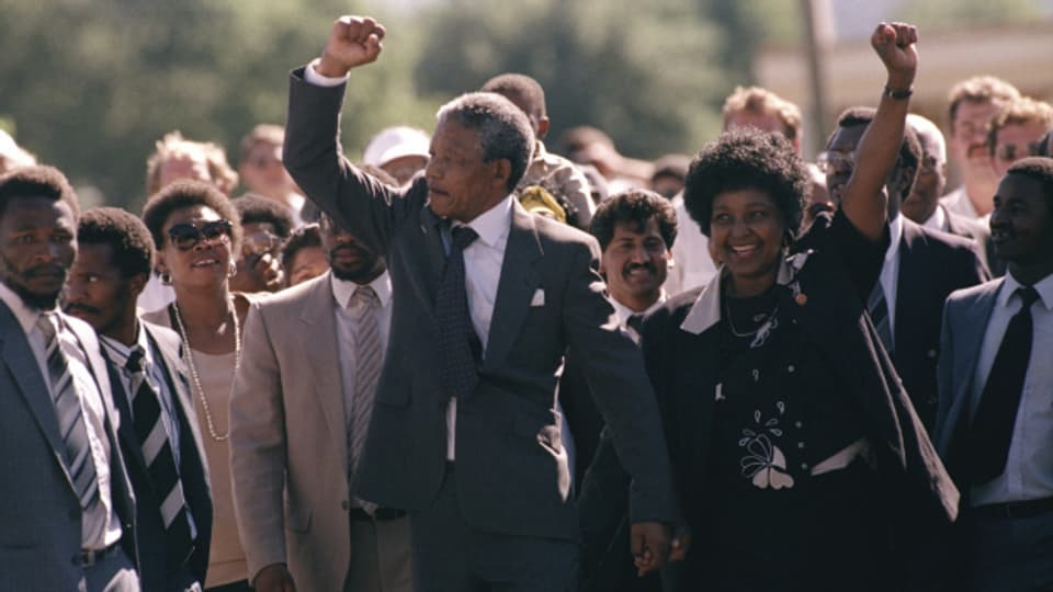 Nelson Mandela verlässt mit seiner Frau Winnie das Victor Verster Gefängnis, 11. Februar 1990.