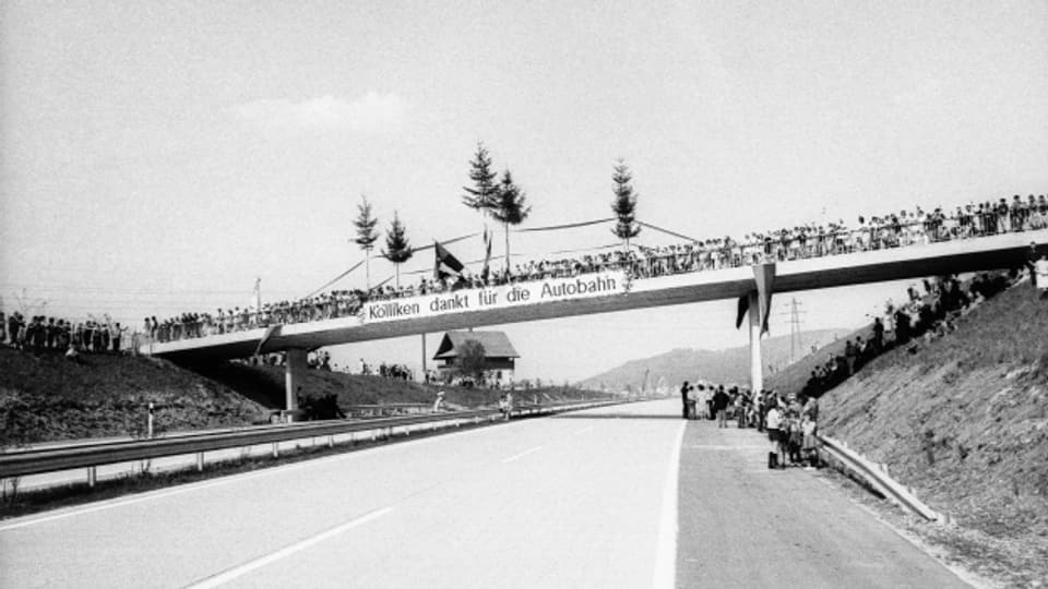 Spruchband der Einwohner Köllikens zur Eröffnung des Autobahnteilstückes Hunzenschwil-Oensingen am 10.05.1967.