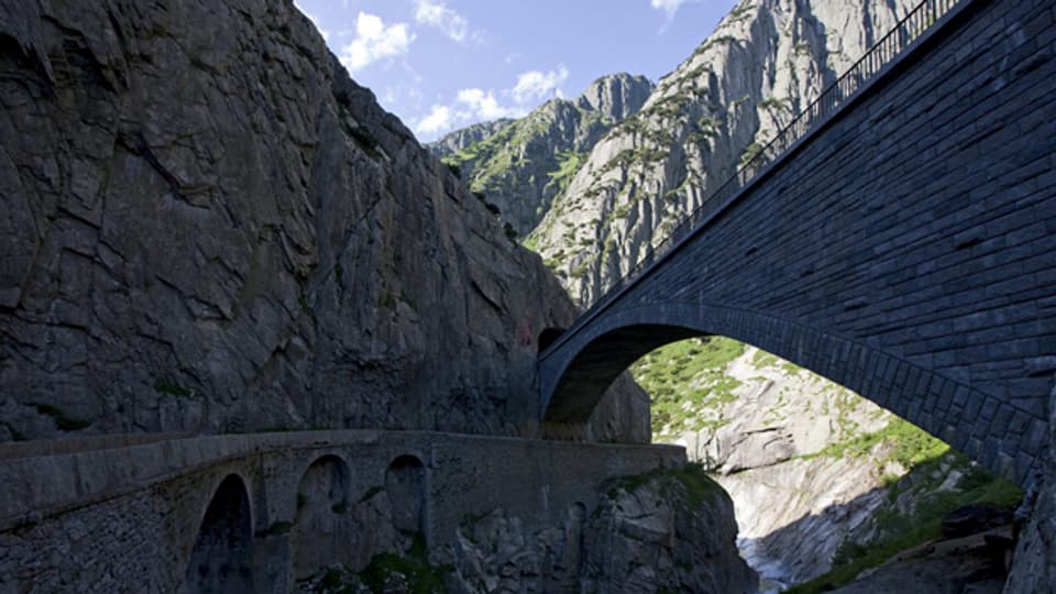 Die sagenumwobene Teufelsbrücke gilt als Wahrzeichen des Gotthard.