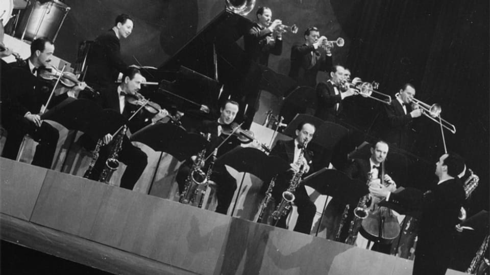 Cédric Dumont dirigiert im Jahre 1947 das Orchester Beromünster.