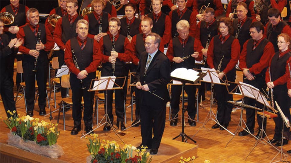 Gottfried Veit als Gastdirigent bei der Wacker Werkskapelle in Burghausen.