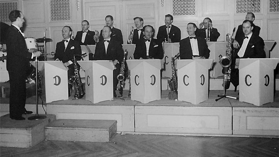 Beim Volkslied «Ca c'est chic!» wurden Les Nouveaux Troubadours 1959 vom Orchester Cedric Dumont begleitet.