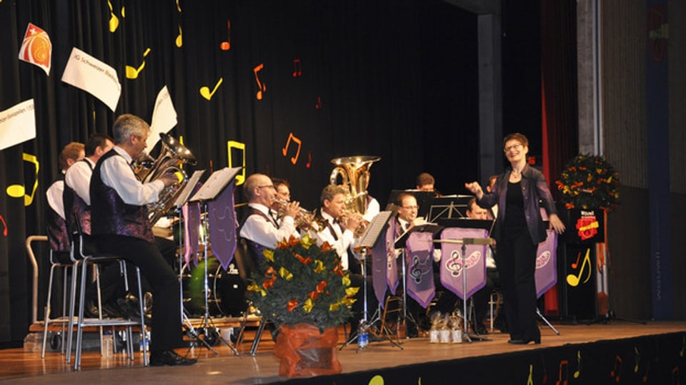 Die Wiggertaler Blaskapelle mit Dirigentin Theres Müller-Tanner im April 2013 bei einem Auftritt im Rahmen des 20-Jahr-Jubiläums der Interessengemeinschaft Schweizer Blaskapellen ISB.