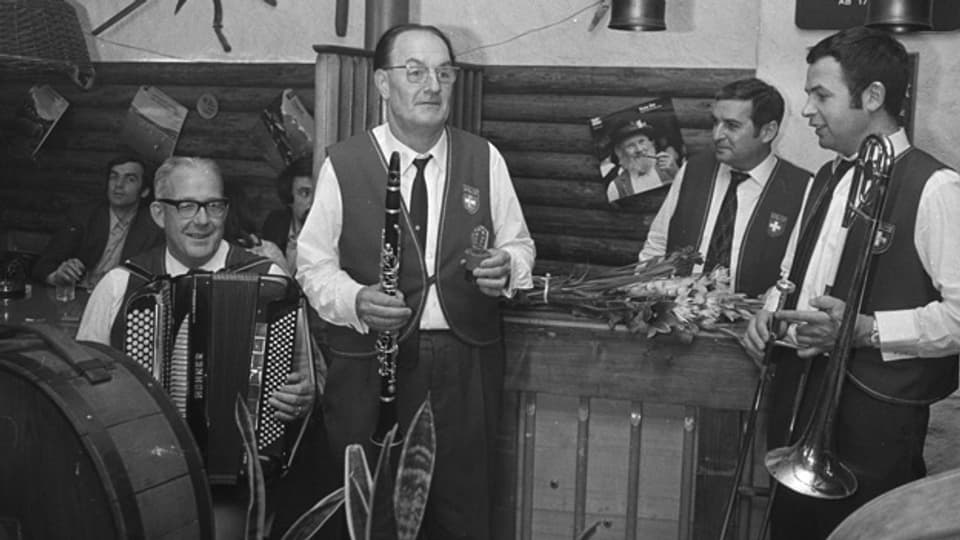 Kapellmeister, Komponist, Klarinetten- und Saxophonspieler Edi Bär (1913-2008) in einer Aufnahme aus dem Jahr 1970.