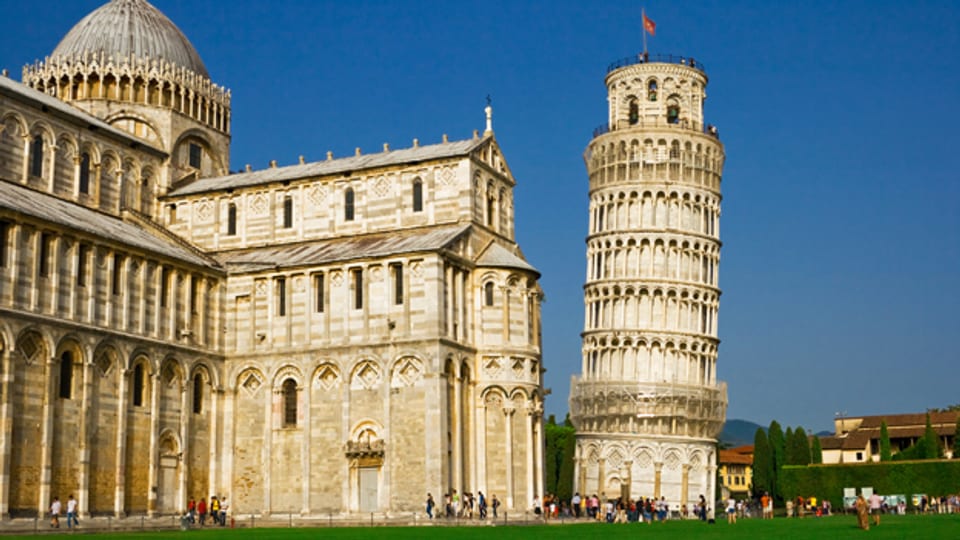 Der Grundstein für den schiefen Turm von Pisa wurde am 9. August 1173 gelegt.