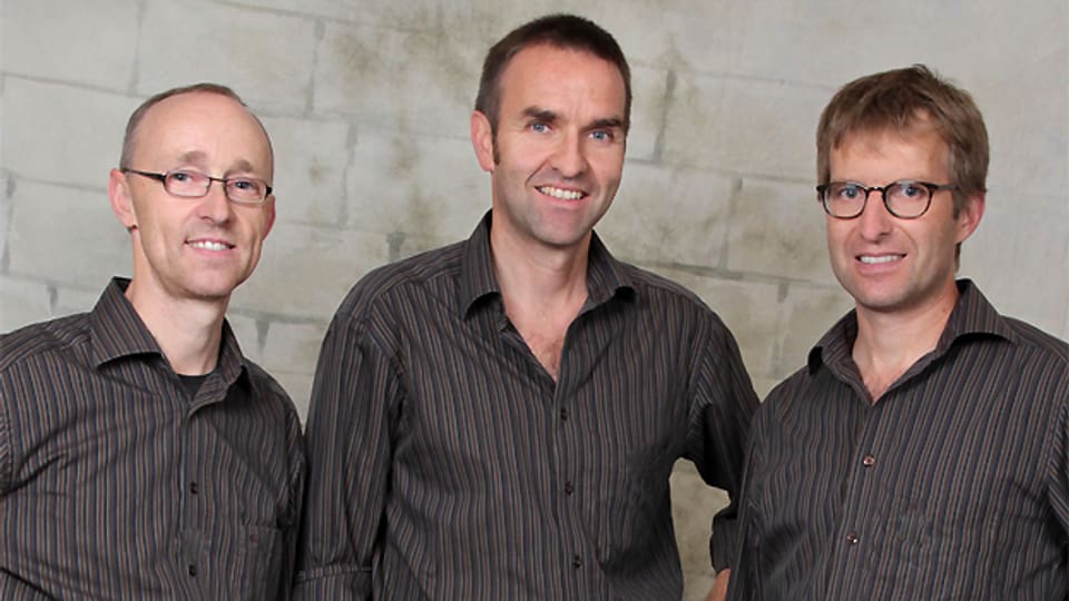 Das Trio «üs drü» spielt Klarinette, Schwyzerörgeli und Bassgeige.