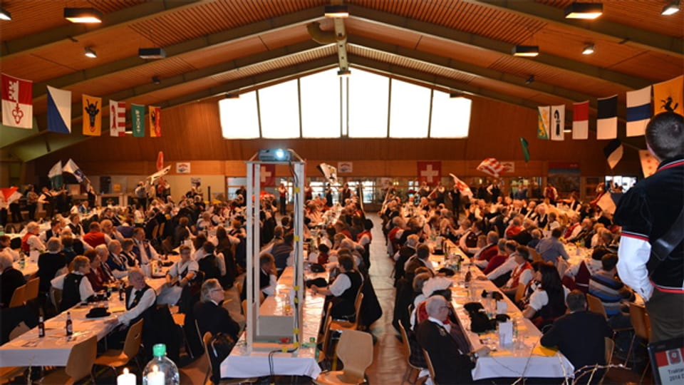 Gegen 400 Personen trafen sich im Freizeitzentrum Bielen in Saas Fee zur Delegiertenversammlung des Eidgenössischen Jodlerverbands.