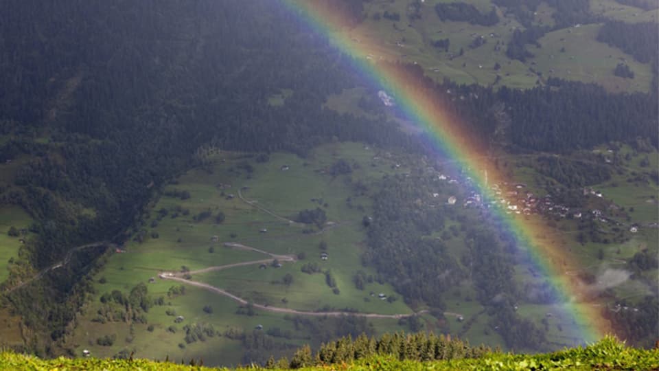Blick über Schlans im Bündner Oberland, wo die rätoromanische Sprache noch gepflegt wird.