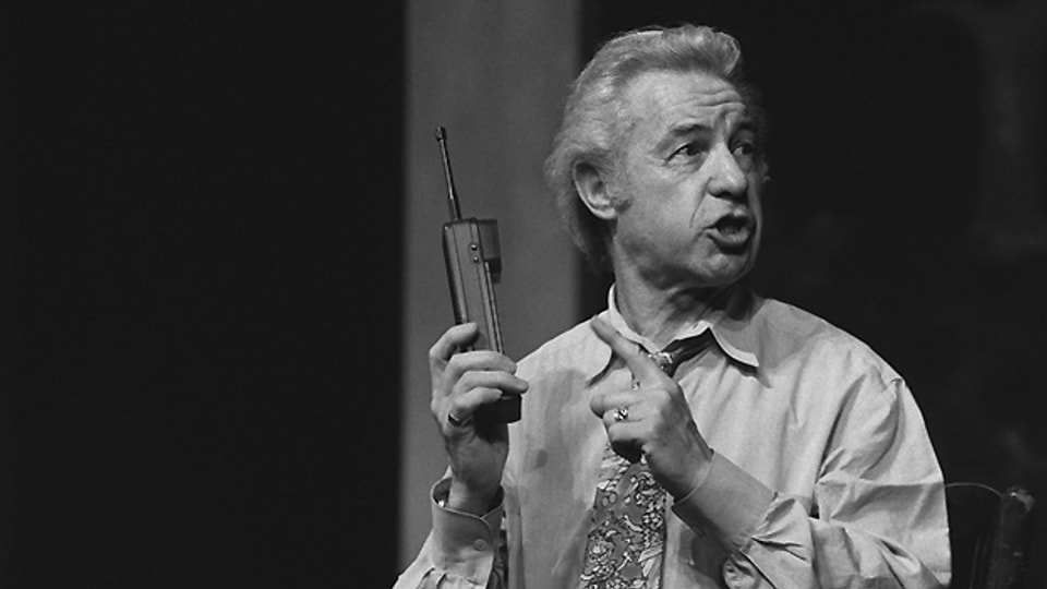 César Keiser 1993 im Zürcher Schauspielhaus mit dem Programm «Unter dem Hammer».