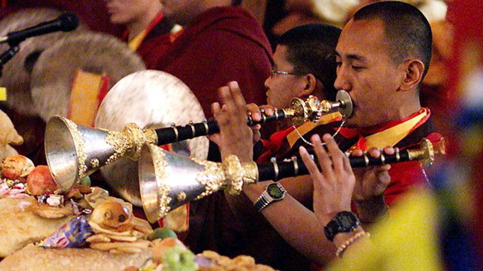 Sarnath 2001: Tibetische Mönche zelebrieren das Neue Jahr.