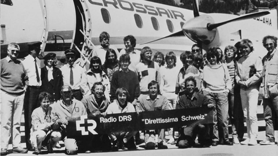 Gruppenfoto mit den Alpinisten und allen von Seiten Radio-Studio Bern Beteiligten an der «Direttissima Schweiz» von 1983.