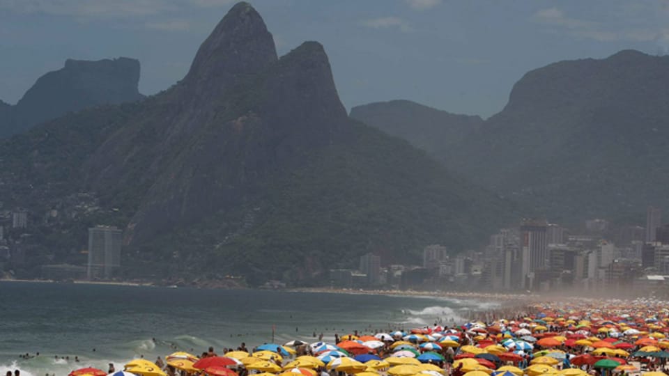 Die berühmte Ipanema Beach bei Rio de Janeiro.