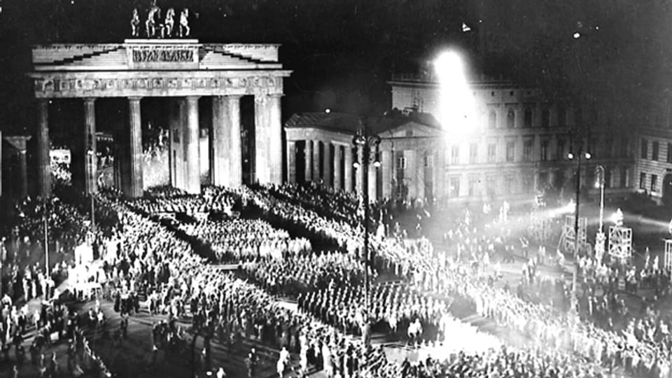 Machtübernahme Hitlers wird 1933 in Berlin gefeiert.
