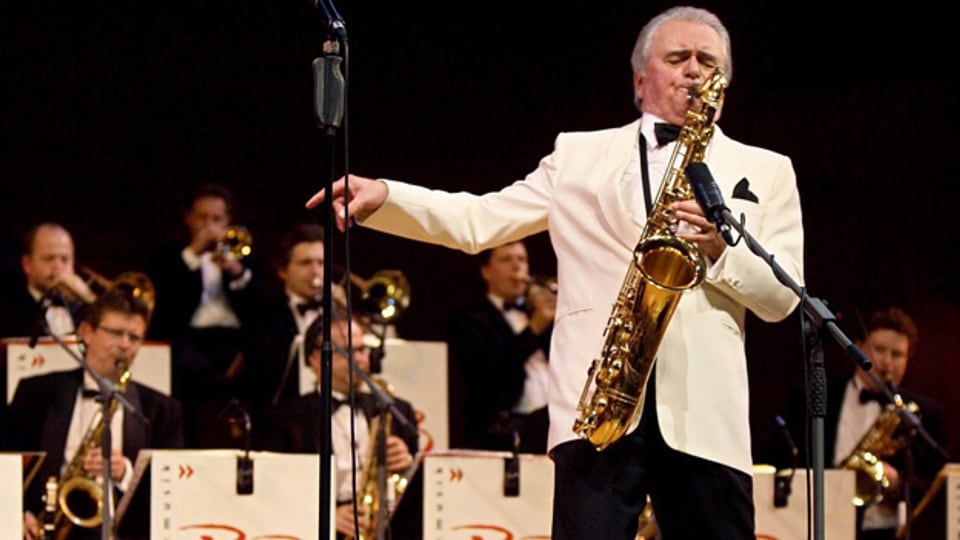 Zu seinem 80. Geburtstag am 2. April 2006 spielt Max Greger gemeinsam mit dr SWR-Big Band.
