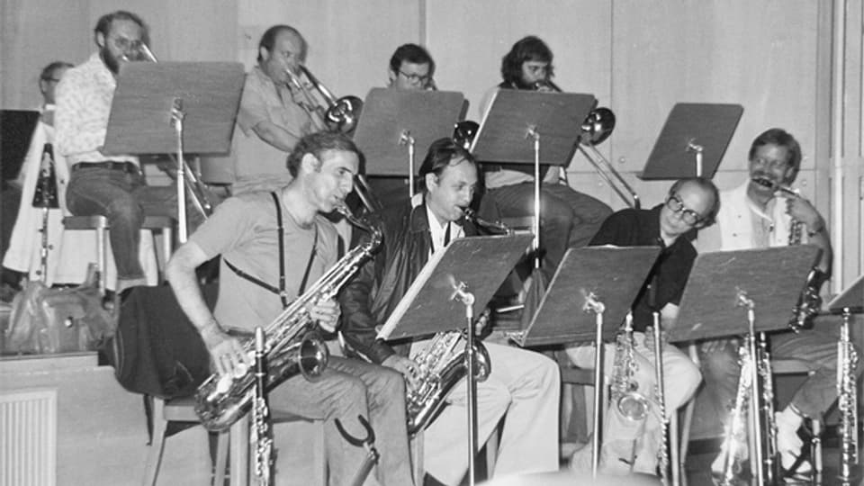 Luc Hoffmann (2.v.r.) 1982 gemeinsam mit der DRS Big Band.