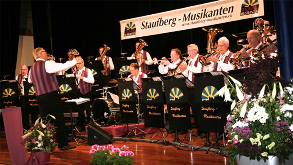 Die Staufberg-Musikanten unter der Leitung von Ronni Hilfiker während ihrem Jubiläumskonzert im Mai 2014.