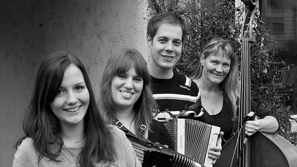 Jacqueline Wachter (ACc), Stephanie Knechtle (CELLo), Laurent Girard (Klavier), Annemarie Knechtle (BAss)