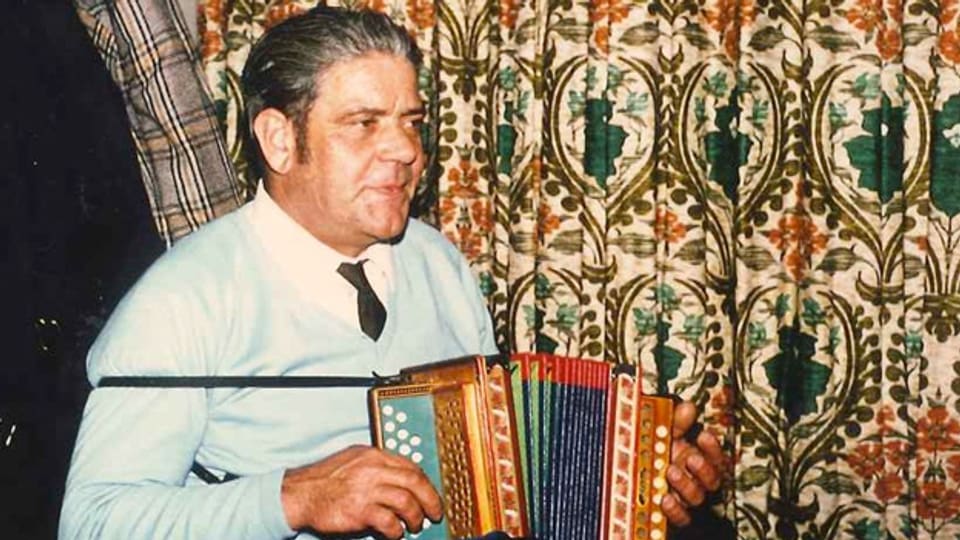 Akkordeonist und Schwyzerörgelispieler Fredy Zwimpfer (1925-1977).
