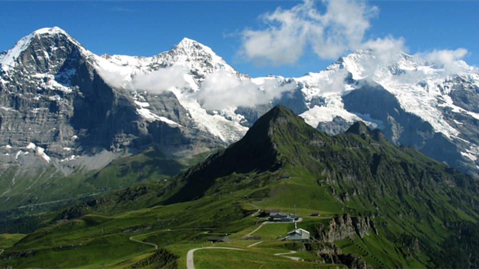 Eiger (3970 m ü. M.), Mönch (4107 m ü. M.) und Jungfrau (4158 m ü. M.).