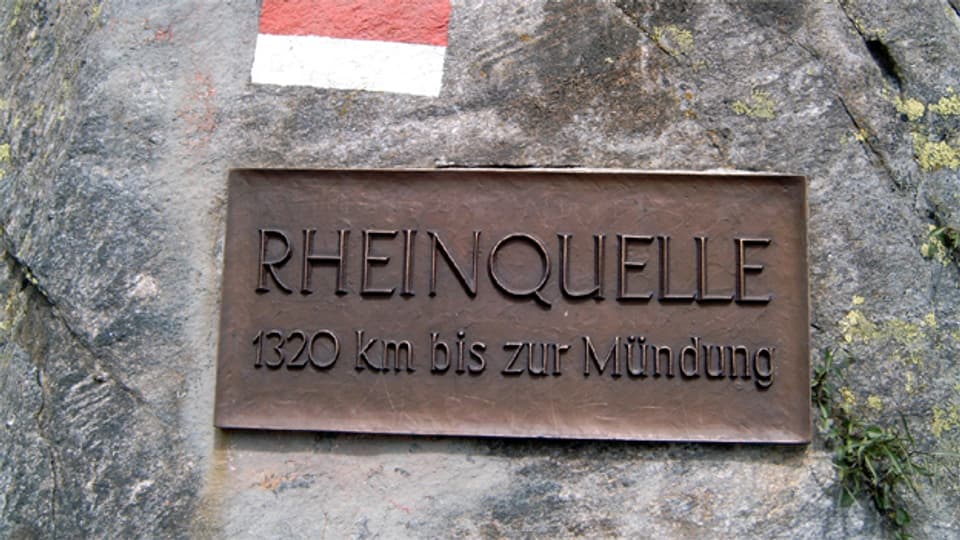 Hinweisschild «Rheinquelle» am Tomasee.