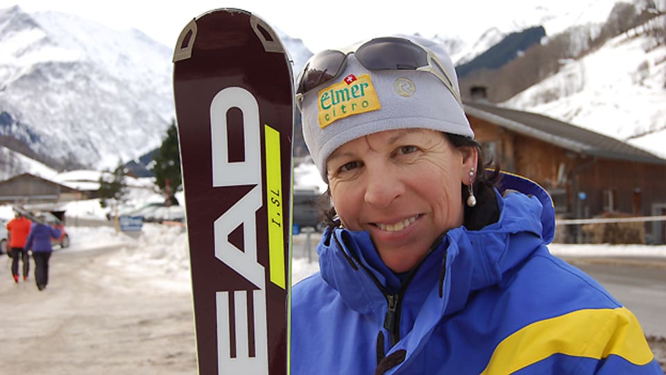Vreni Schneider betreibt in Elm eine Ski-, Snowboard- und Rennschule. Fürs Interview kam sie direkt von der Skipiste.