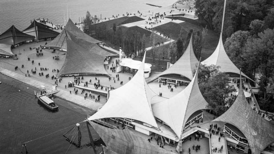 Ein Teil des Ausstellungsgeländes der 6. Schweizerischen Landesausstellung Expo 64 in Lausanne.