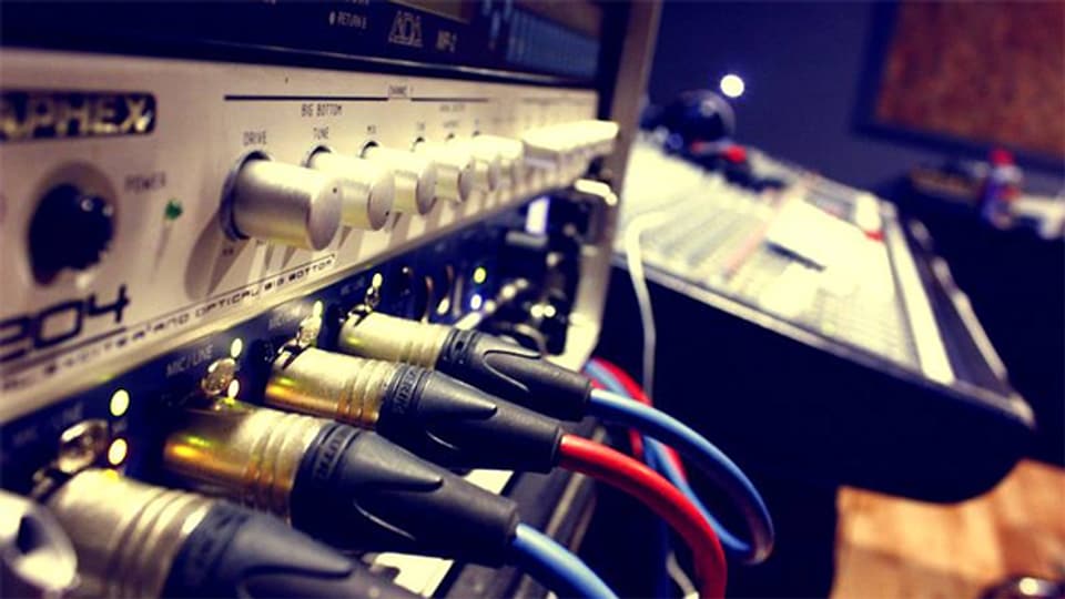 Die Neutrik AG stellt professionelle Steckersysteme für die Entertainment Industrie wie Audio, Video, LWL und Industrie Steckverbindungen her.