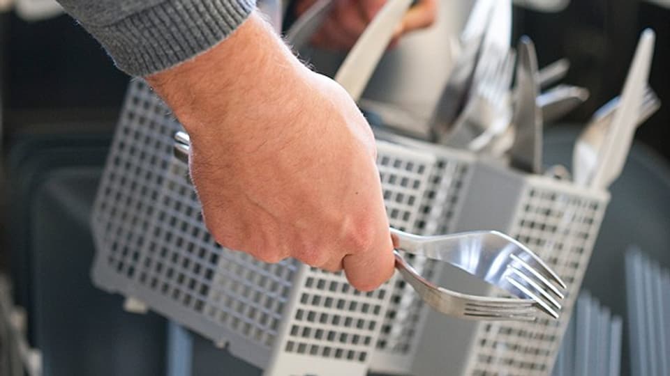 Um «Flugrost» auf dem Besteck zu vermeiden, sollte die Abwaschmaschine frei von Rostquellen sein.