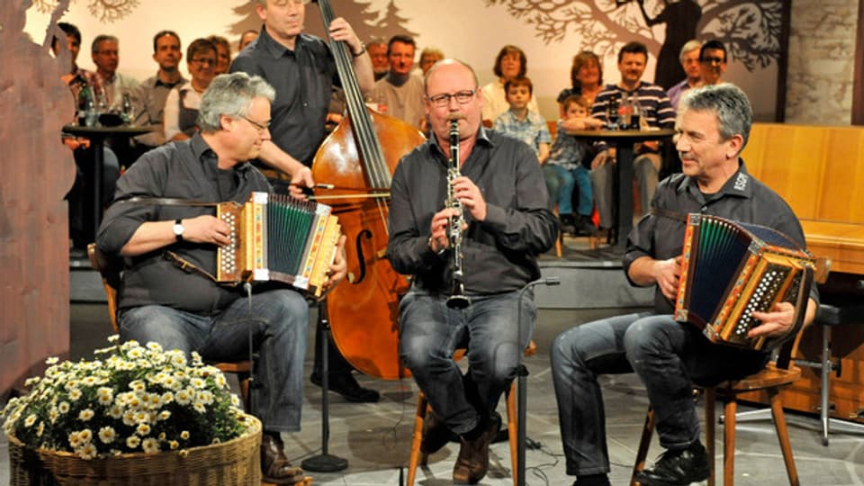 Die Kapelle Res Schmid Gebrüder Marti während der TV-Sendung «Potzmusig».