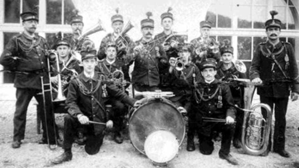 1915 hatte es die Blasmusik schwer in der SMG (im Bild eine Aufnahme der MG Ehrendingen von 1915)