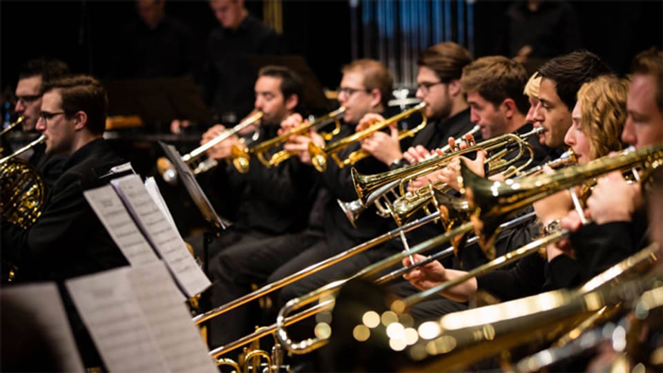 Die «Fiirabigmusig» präsentiert Kostproben aus dem Repertoire des Sinfonischen Blasorchesters aulos.