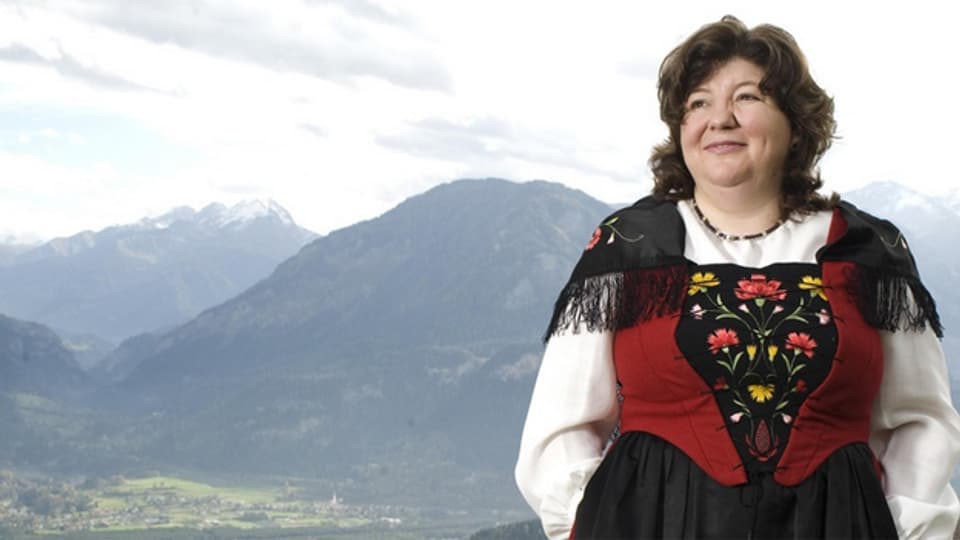 Seraina Hartmann-Buchli wurde 1977 in Chur geboren und lebt heute in Bonaduz, wo sie eine Jodelschule leitet.