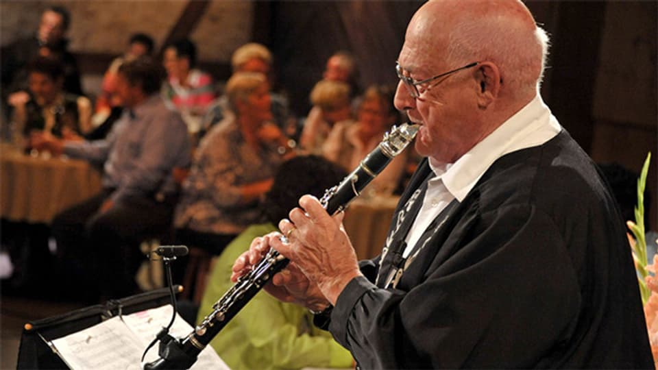 Der 83-jährige Klarinettist Leo Kälin am 10. Januar 2015 in der Fernsehsendung «Potzmusig».